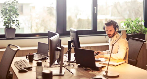 Los cuatro factores clave para evitar riesgos laborales en las oficinas