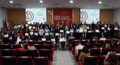 Fundación ONCE ofrece 54 becas ‘Oportunidad al Talento’ a universitarios con discapacidad