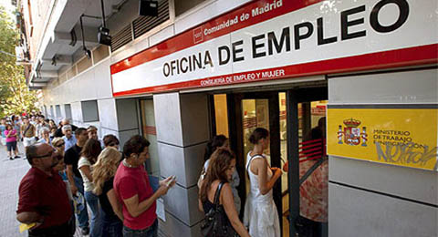 El paro aumenta y se destruyen más de 120.000 empleos