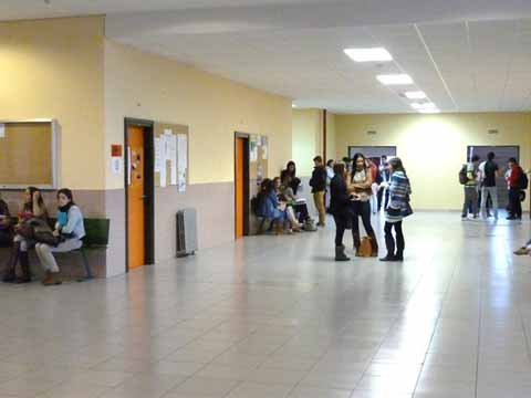 ¿Qué director de RRHH da clase en los pasillos de una universidad?