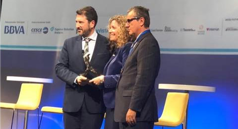 Pedro Rodríguez recibe el galardón de la mejor «Trayectoria profesional»
