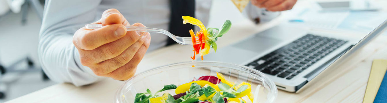 Comer sano en la oficina es posible: los snacks más saludables