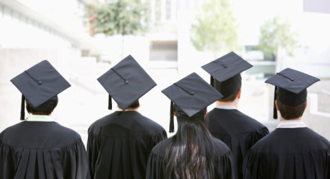 Solo el 20% de ofertas de empleo solicitan titulación de postgrado