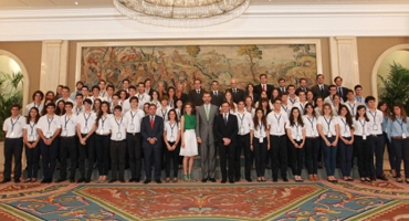 Los Príncipes reciben a los estudiantes de bachillerato españoles con mejor expediente