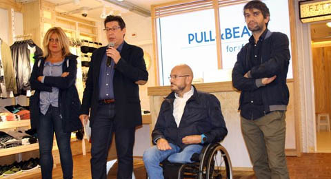 Pull&Bear inaugura su primera tienda de integración de personas con discapacidad