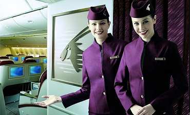 Qatar Airways contrata solo tripulantes de cabina solteras