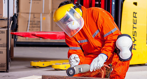 Prevención de riesgos laborales con ropa de trabajo especializada