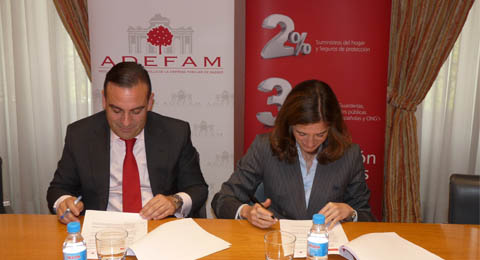 ADEFAM y Banco Santander firma acuerdo para el desarrollo de la empresa familiar