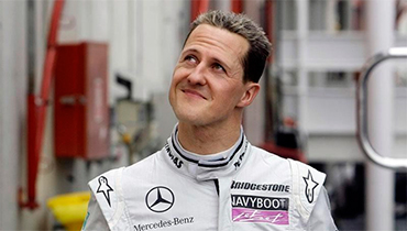 Schumacher sale del coma seis meses después