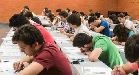 Los estudiantes de 2º de bachillerato no tienen claro qué grado estudiarán