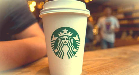 Starbucks planea contratar a 10.000 refugiados en respuesta a Donald Trump