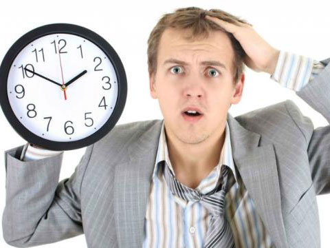 ¿Qué empleado ha llegado tarde en el primer día de control horario obligatorio?