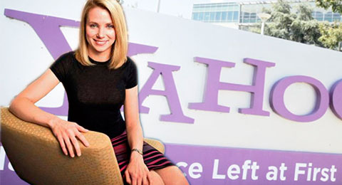 La consejera delegada de Yahoo! asegura que no tiene "intención" de dimitir